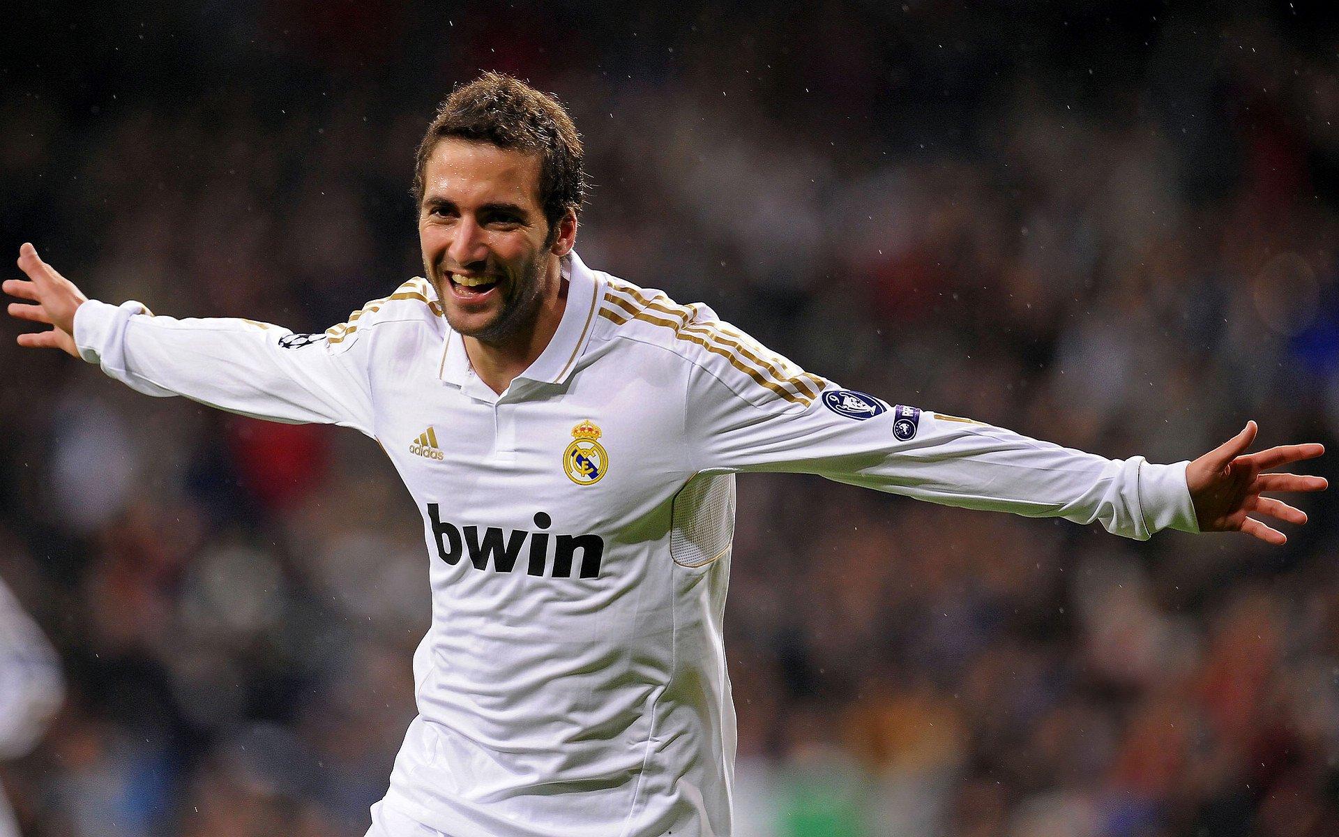 温格珍藏C罗成长档案引热议 昔日恩师坦言他重塑了现代体育的全球影响力